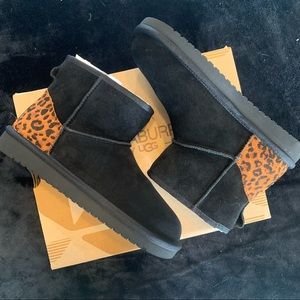 Short Ugg Boots Black and Leopard
